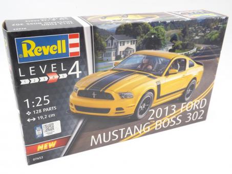 Revell 07652 2013 Ford Mustang Boss 302 Auto Modellbausatz 1:24 in OVP 
