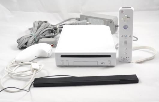 Nintendo Wii Konsole (RVL-101) Weiß + Original Remote / Controller und Nunchuk 