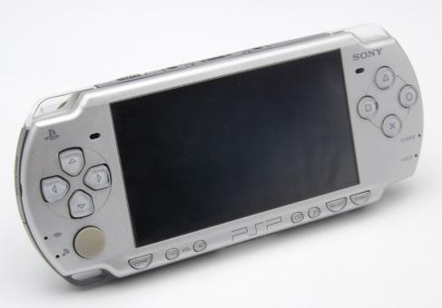 Original Sony Playstation Portable PSP 2004 Slim Handheld Konsole Silber 